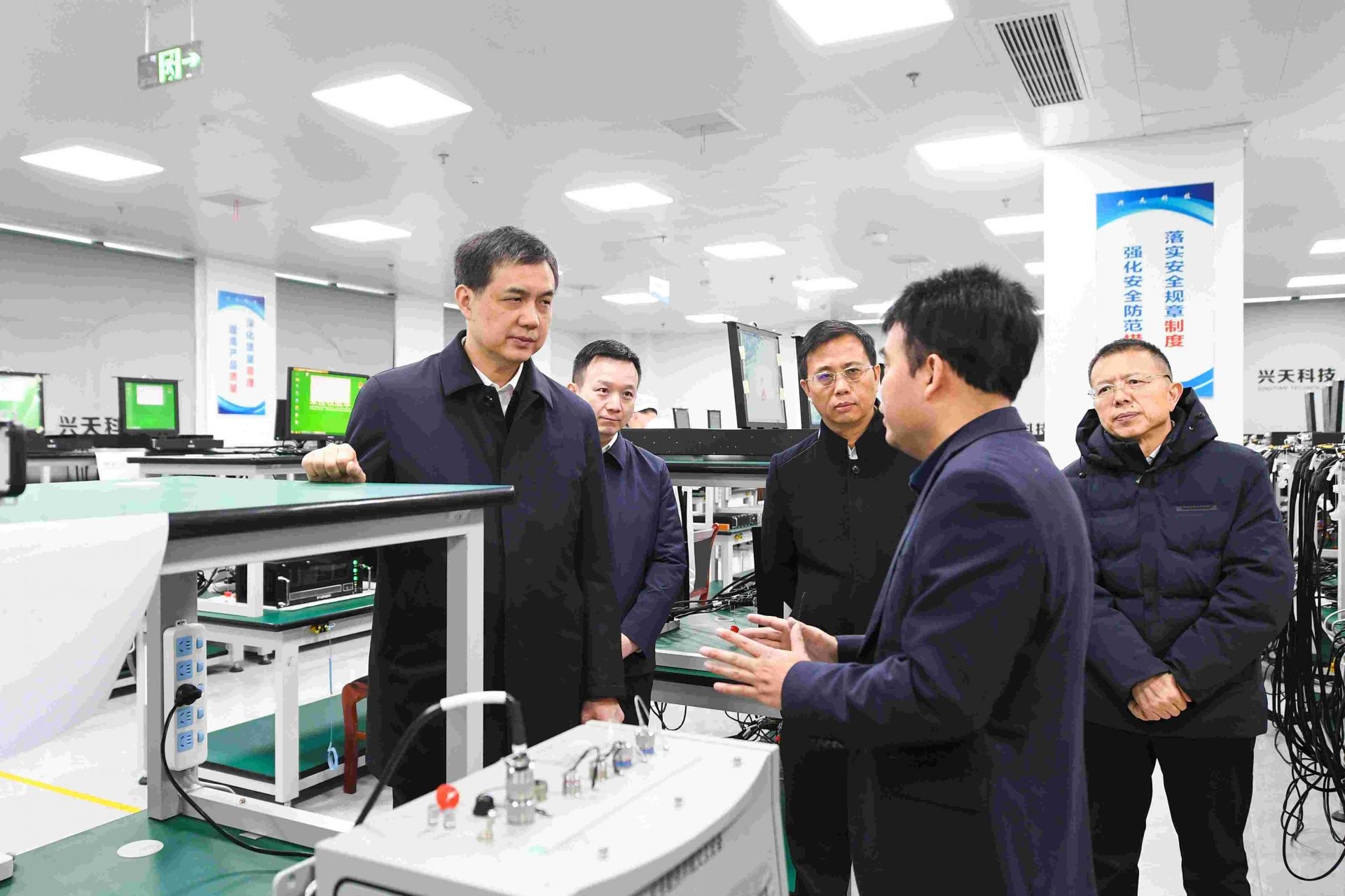 副省长、市长周海兵调研博天堂科技